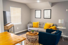 Super Cozy 2 bedroom with Fast WIFI and Queen Bed close to Downtown Houston!!